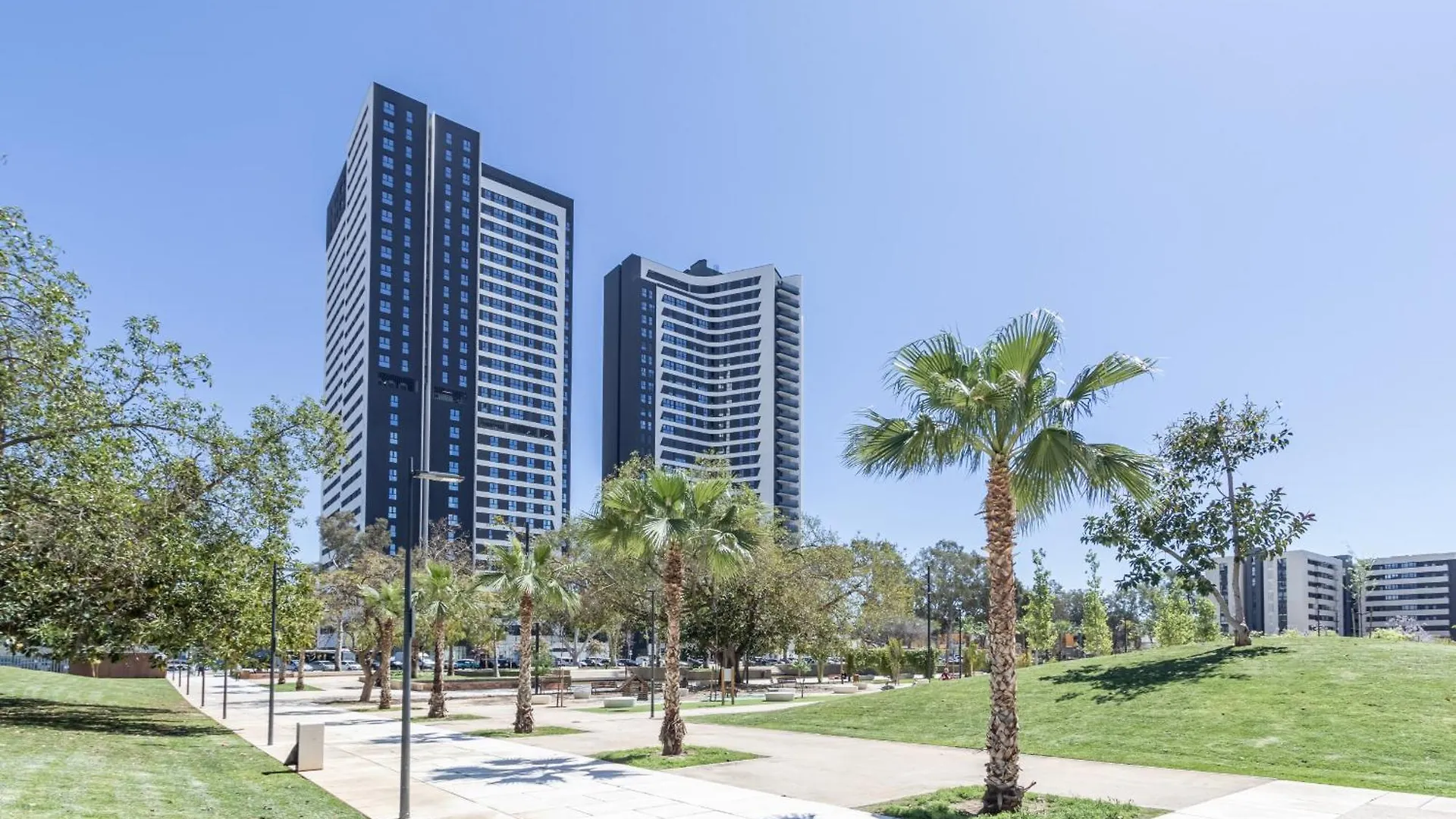 Malaga Skyline 1 Pool & Parking Free Apartment