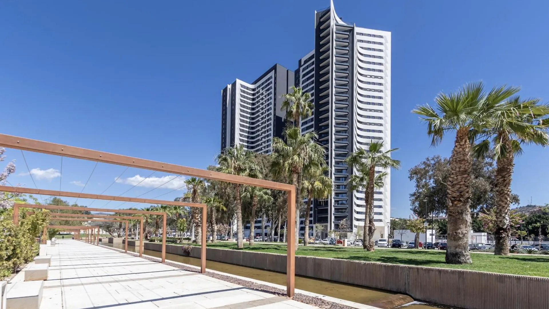 Malaga Skyline 1 Pool & Parking Free Apartment 0*,