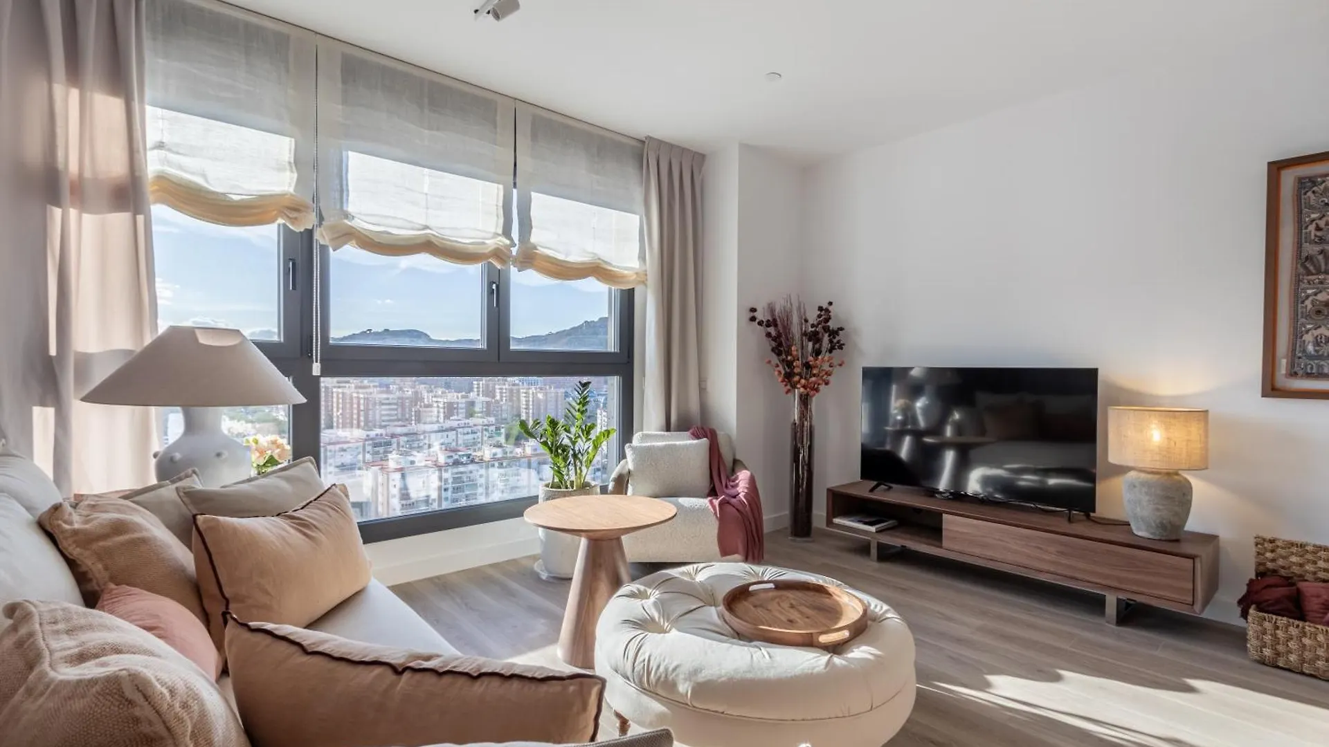 Malaga Skyline 1 Pool & Parking Free Apartment