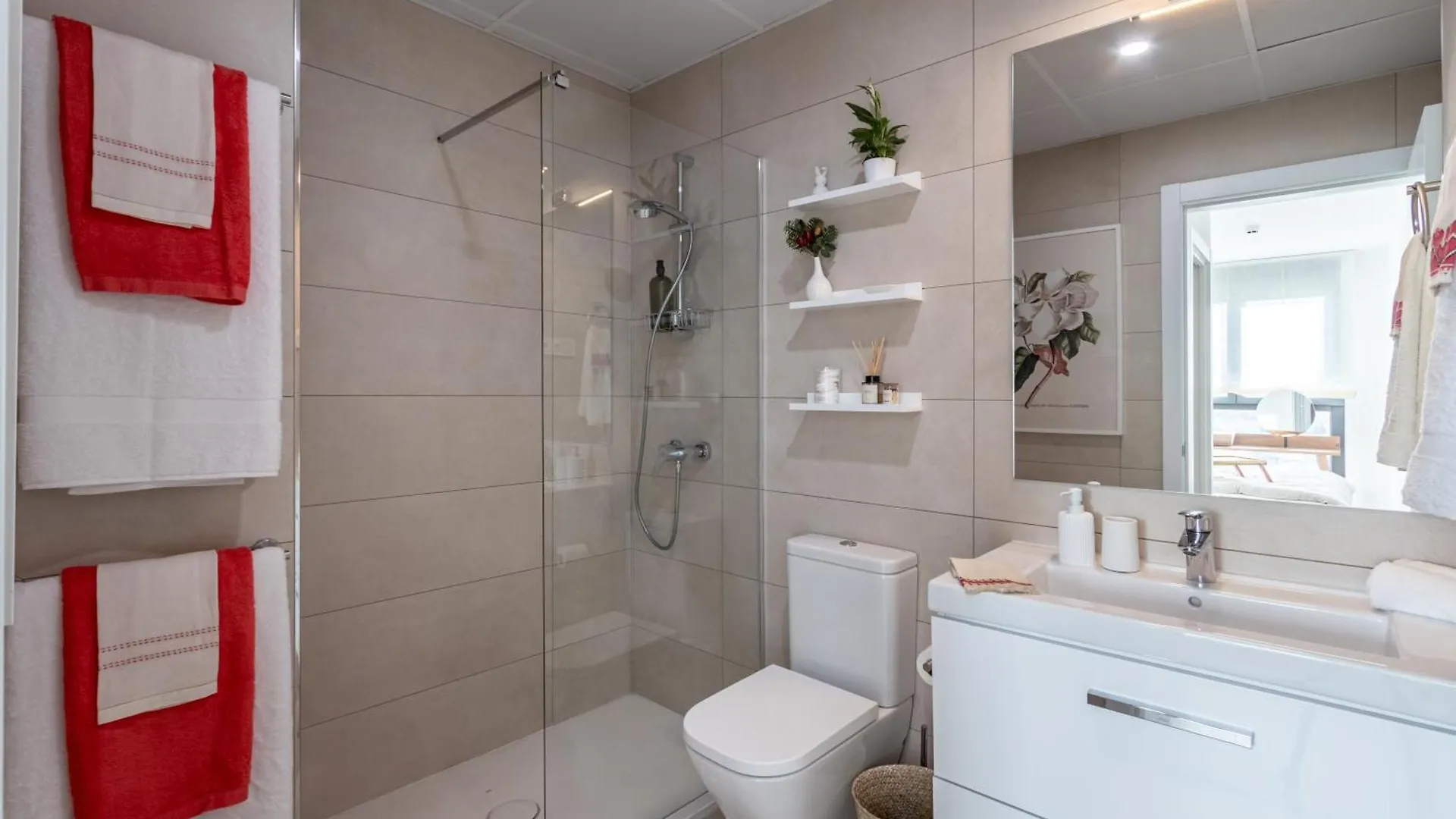 Malaga Skyline 1 Pool & Parking Free Apartment