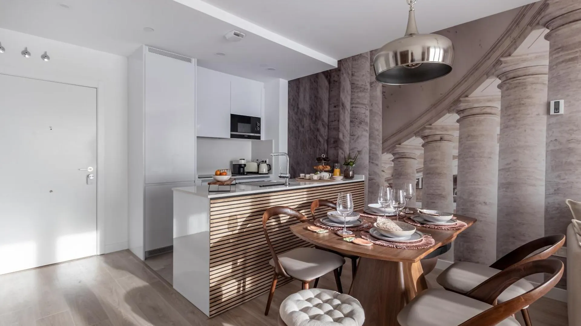 Malaga Skyline 1 Pool & Parking Free Apartment