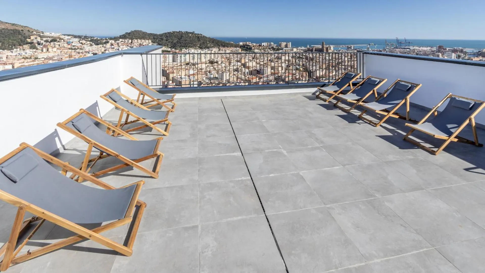 Malaga Skyline 1 Pool & Parking Free Apartment